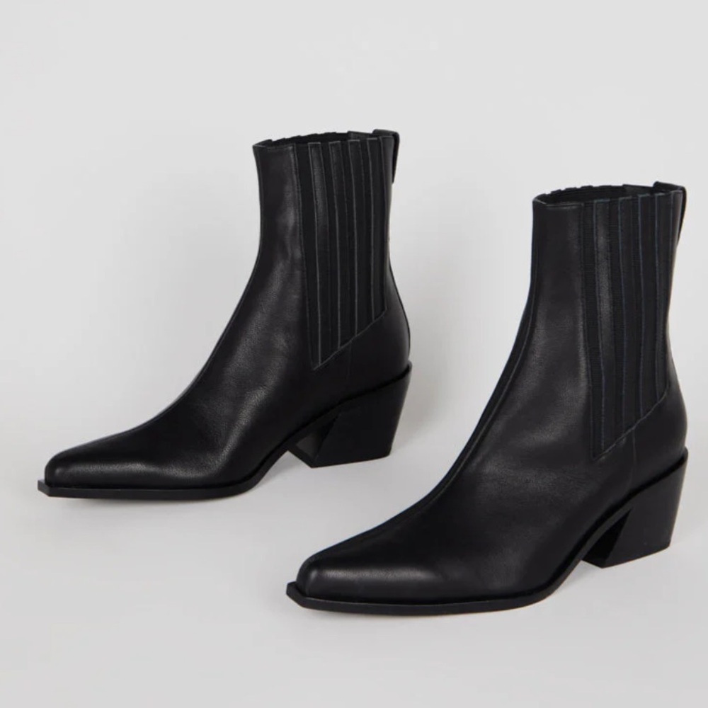 INTENTIONALLY BLANK Hillary Black Heeled Boots